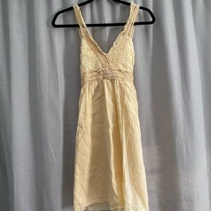 L Charlotte Russe light yellow knee length dress